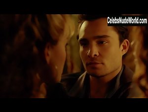 Erika Christensen, Heather Grace Hancock Sexy, lesbian scene in Wicked City (2015) 8