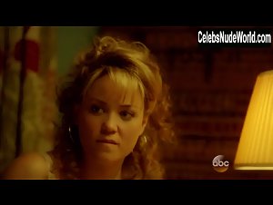 Erika Christensen, Heather Grace Hancock lesbian, Sexy scene in Wicked City (2015) 3