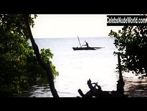 Erin Heatherton Sexy, bikini scene in Sports Illustrated Swimsuit 2016 Revealed (2016) 13