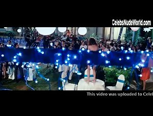 Esha Gupta Sexy scene in Raaz 3: The Third Dimension (2012) 17