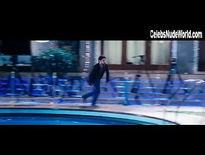 Esha Gupta Sexy scene in Raaz 3: The Third Dimension (2012) 19