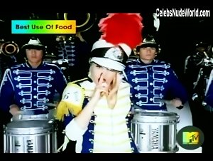 Gwen Stefani Sexy scene in Hollaback Girl (2005) 6