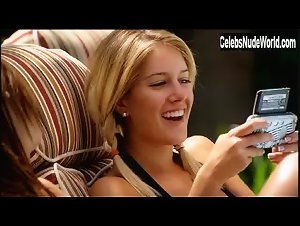 Heidi Montag Blonde , Poolside scene in The Hills (2006-2010) 8