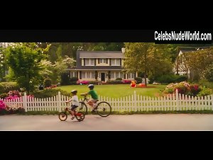 Jenna Fischer Sexy, bikini scene in Hall Pass (2011) 1