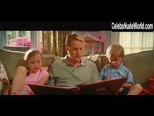 Jenna Fischer Sexy, bikini scene in Hall Pass (2011) 10