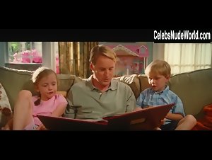 Jenna Fischer Sexy, bikini scene in Hall Pass (2011) 11