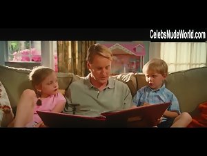 Jenna Fischer Sexy, bikini scene in Hall Pass (2011) 12
