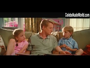 Jenna Fischer Sexy, bikini scene in Hall Pass (2011) 13