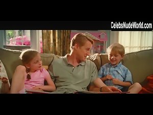 Jenna Fischer Sexy, bikini scene in Hall Pass (2011) 15