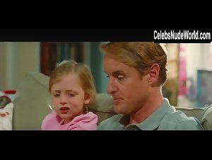 Jenna Fischer Sexy, bikini scene in Hall Pass (2011) 18