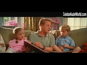 Jenna Fischer Sexy, bikini scene in Hall Pass (2011)