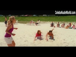 Jenna Fischer Sexy scene in Hall Pass (2011) 1