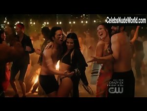 Jenna Dewan, Olena Medwid bikini, Sexy scene in No Tomorrow (2016-2017)