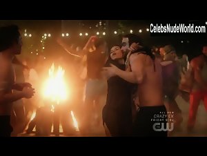Jenna Dewan, Olena Medwid bikini, Sexy scene in No Tomorrow (2016-2017) 4