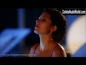 Jamie-Lynn Sigler Gorgeous,underclothing scene in Ugly Betty (2006-2010) 20