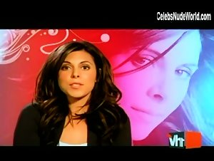 Jamie-Lynn Sigler Sexy scene in Maxim Hot 100 '06 14