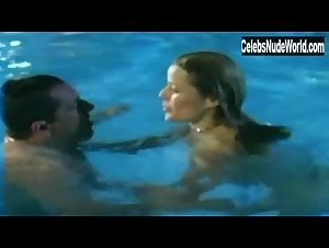 Inma del Moral Nude, breasts scene in La Marcha verde (2002) 16