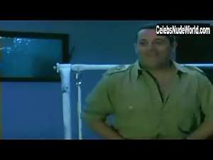 Inma del Moral Nude, breasts scene in La Marcha verde (2002) 5