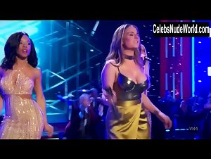 JoJo Sexy scene in Divas Holiday: Unsilent Night (2016) 1