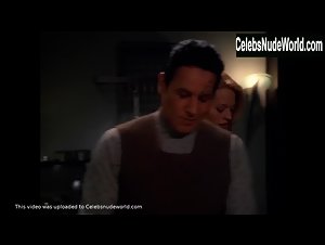 Jeri Ryan Sexy scene in Star Trek: Voyager (1995-2001) 10