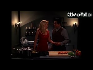 Jeri Ryan Sexy scene in Star Trek: Voyager (1995-2001) 4