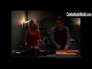 Jeri Ryan Sexy scene in Star Trek: Voyager (1995-2001) 6