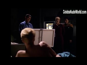 Jeri Ryan Explicit , Nude scene in Star Trek: Voyager (1995-2001) 9