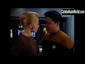 Jeri Ryan Tight Dress , Sexy Butt scene in Star Trek: Voyager (1995-2001)