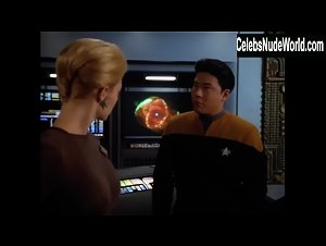 Jeri Ryan Tight Dress , Sexy Butt scene in Star Trek: Voyager (1995-2001) 9