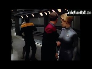 Jeri Ryan Face , Close Up scene in Star Trek: Voyager (1995-2001) 7