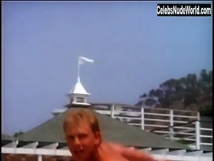 Jennie Garth bikini, Sexy scene in Beverly Hills, 90210 (1990-2000) 6