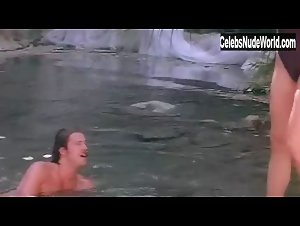 Jeri Ryan Sexy scene in The Last Man (2000) 17