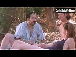 Jeri Ryan Brunette , Cleavage scene in The Last Man (2000) 7