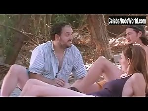 Jeri Ryan Brunette , Cleavage scene in The Last Man (2000) 8