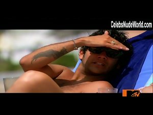 Kristin Cavallari Wet , Beach scene in The Hills (2006-2010) 17