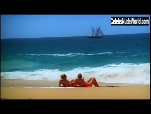 Kristin Cavallari bikini, Sexy scene in Laguna Beach (2004-2005) 12