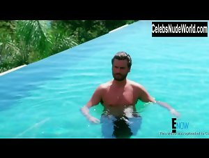 Kourtney Kardashian Sexy, bikini scene in Keeping Up with the Kardashians (2007-2021) 17