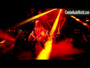 Kesha Rose Sebert bush, Nude scene in The Graham Norton Show (2012-2016) 14