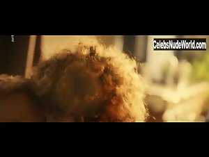 Karoline Bar in Die Reste meines Lebens (2016) 14
