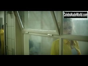 Elodie Fontan in Prise au piege (series) (2019) 13