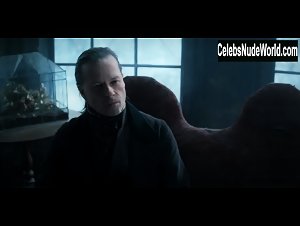 Vinette Robinson in A Christmas Carol (2019) 8