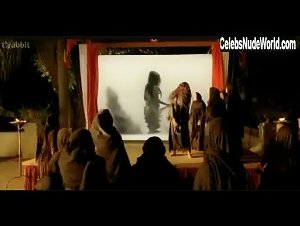 Maria Grazia Cucinotta Nude, butt scene in L'imbroglio nel lenzuolo (2010) 16