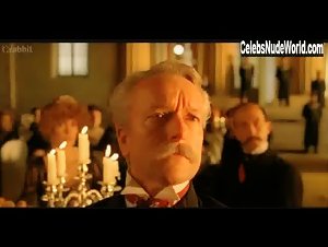 Maria Grazia Cucinotta Nude, butt scene in L'imbroglio nel lenzuolo (2010) 18
