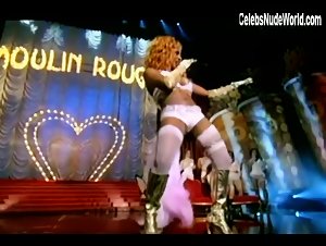 Lil' Kim Sexy scene in MTV Movie Awards (2001-2016) 13