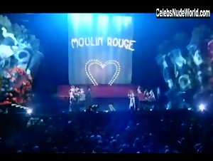Lil' Kim Sexy scene in MTV Movie Awards (2001-2016) 16