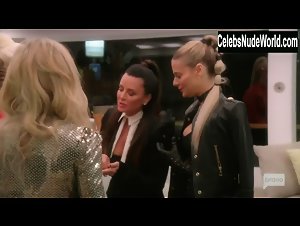 Lisa Rinna Sexy scene in The Real Housewives of Beverly Hills (2010-2021) 9