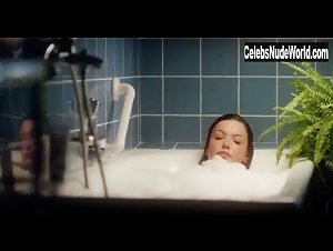 Abbey Hoes boobs , Smok In Nena (2014) 2