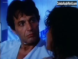 Adriana Russo boobs , Lingerie in Non aver paura della zia Marta (1988) 7
