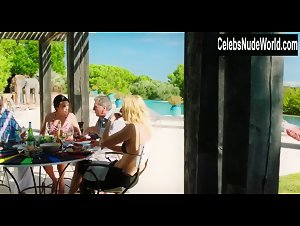 Adriana Ugarte Bikini , Explicit In Amoureux de ma femme (2018) 1