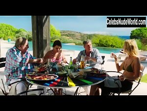 Adriana Ugarte Bikini , Explicit In Amoureux de ma femme (2018) 2